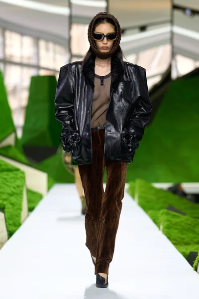 Look 30